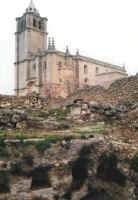 kirche_mit_ruine.jpg (26531 Byte)