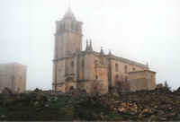 kirche_mit_turm.jpg (25640 Byte)