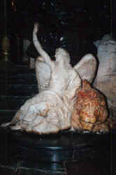 figur_mit_loewe.jpg (41658 Byte)