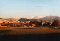 alhambra_weit_weg.jpg (25686 Byte)